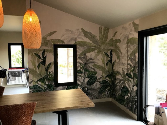 Coin repas sous un panoramique tropical