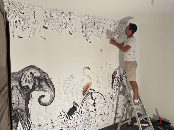 Pose d'un panoramique animalier, éléphant et flamants