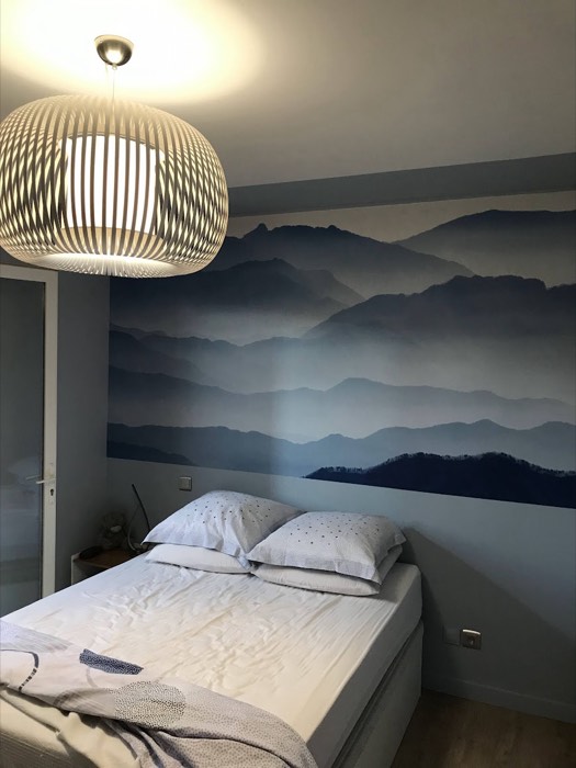 Chambre apaisante, panoramique montagnes en dégradé de bleus